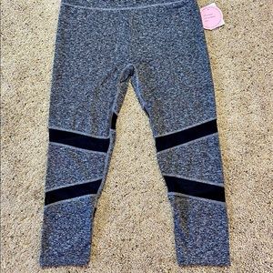 GREY TWEED CAPRIS w BK MESH SIZE LARGE NWT YOGA RUNNING EXERCISE